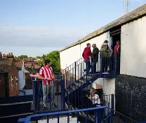 乐鱼体育入口 -包含里程碑夜！法兰克福伤情更新，欧冠今晨刷纪录，引发热议，更衣室氛围转暖的词条